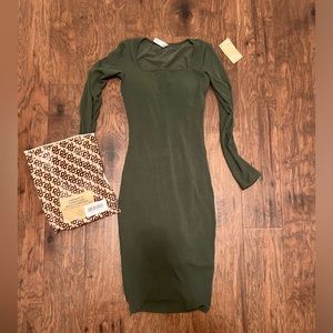 NWT Built-In Shapewear Long Sleeve Midi
Lounge Dress XS Olive Green